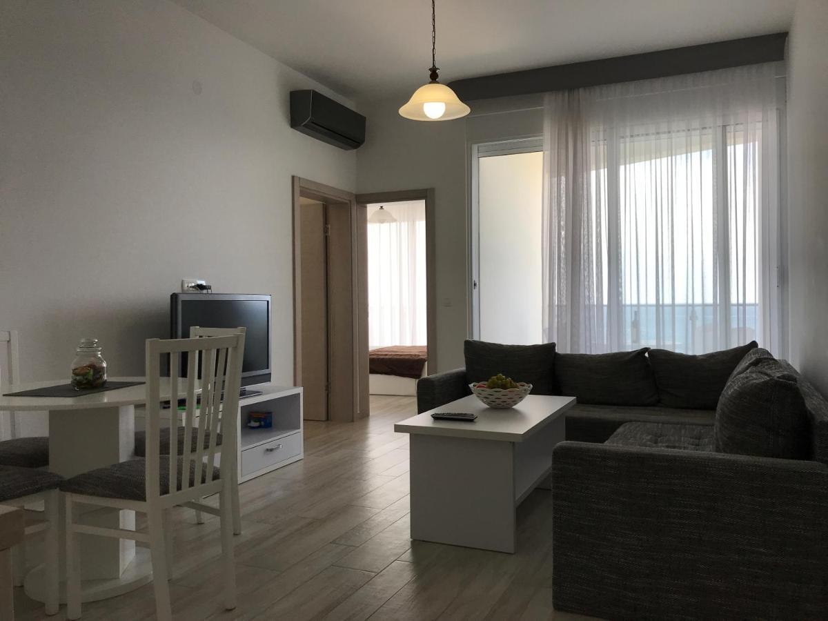 First Line Of The Sea 1 Apartment Dobra Voda Exterior photo