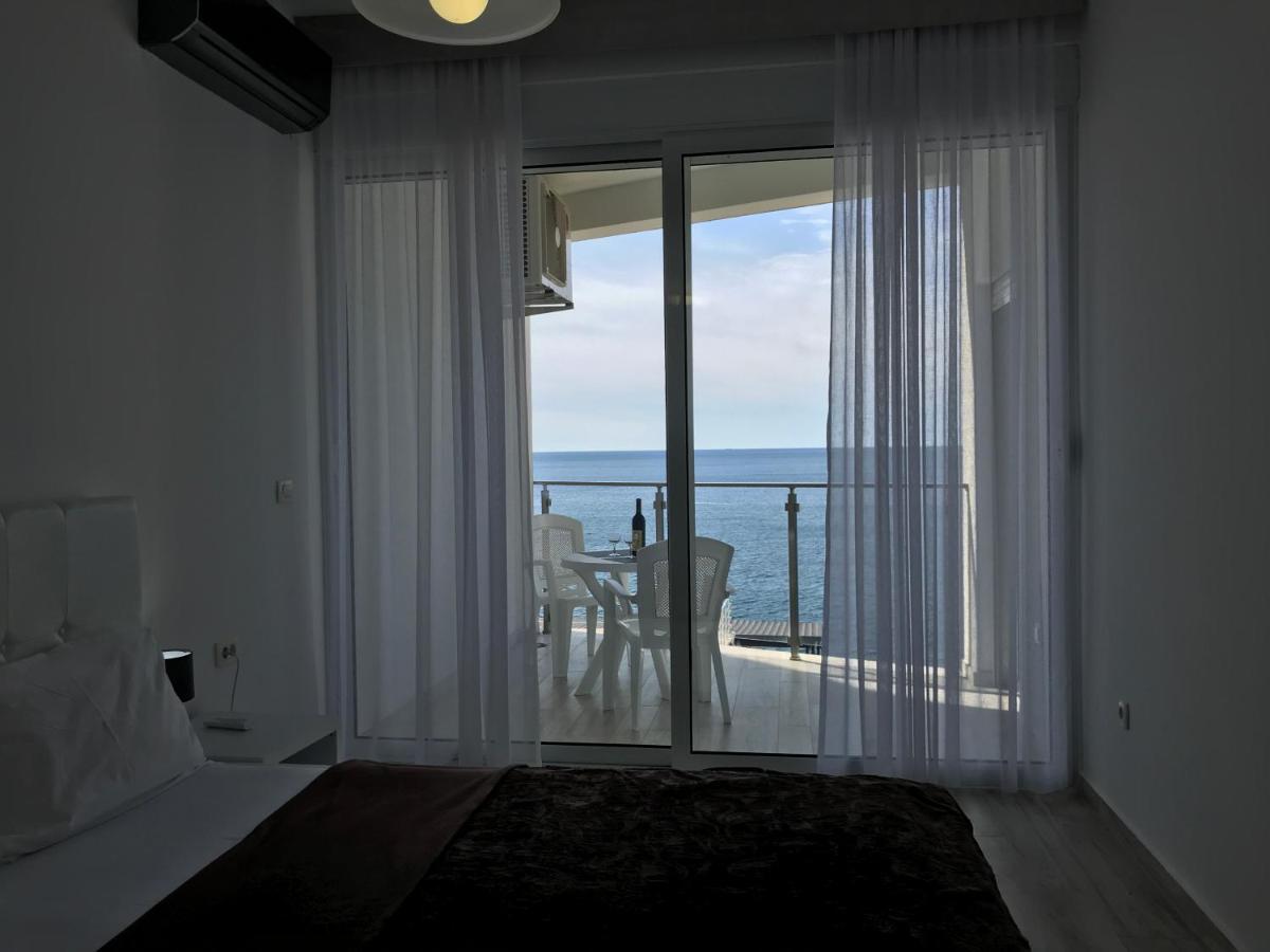 First Line Of The Sea 1 Apartment Dobra Voda Exterior photo